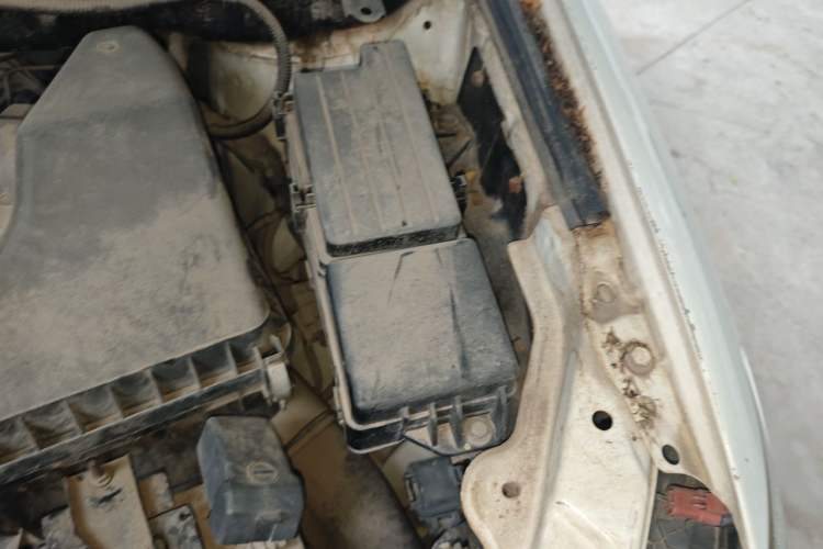 Used BYD S6 2014 2.0L Manual Luxury 5-Seater Engine Bay Left