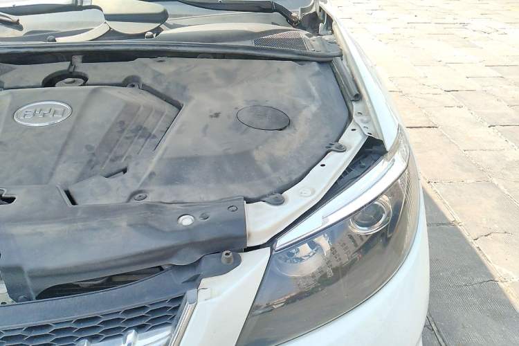 Used BYD S6 2014 2.0L Manual Luxury 5-Seater Engine Bay Left
