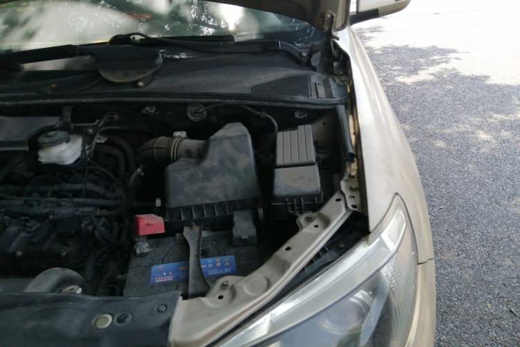 Used BYD S6 2014 2.0L Manual Luxury 5-Seater Engine Bay Left