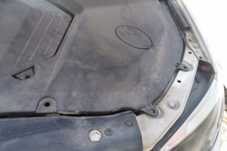 Used BYD S6 2014 2.0L Manual Luxury 5-Seater Engine Bay Left