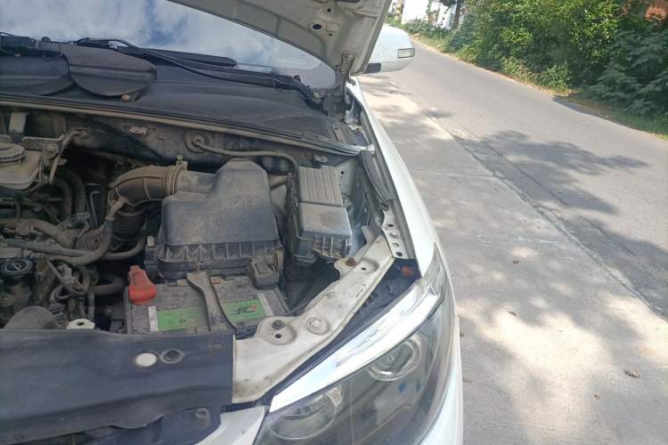 Used BYD S6 2014 2.0L Manual Luxury 5-Seater Engine Bay Left