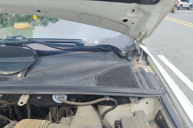 Used BYD S6 2014 2.0L Manual Luxury 5-Seater Engine Bay Left