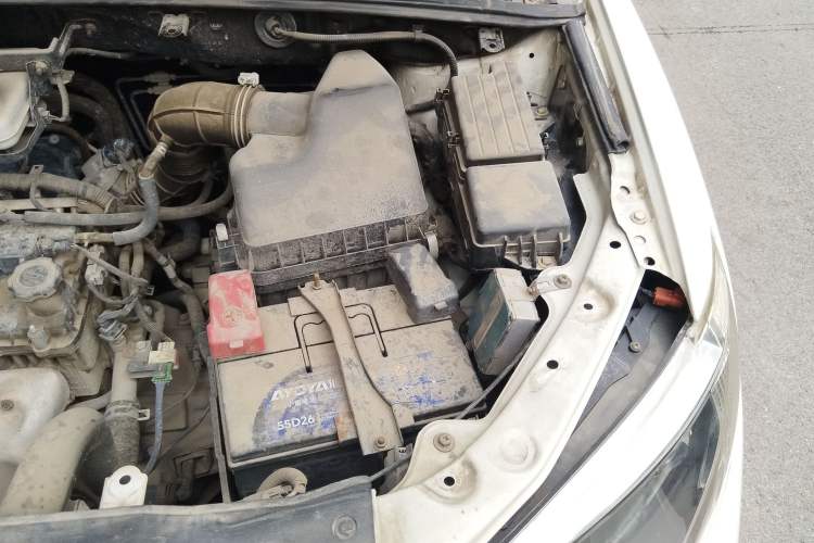 Used BYD S6 2014 2.0L Manual Luxury 5-Seater Engine Bay Left