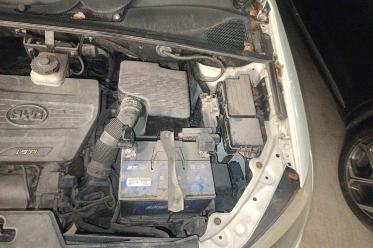 Used BYD S6 2014 1.5TI Manual Luxury 5-Seater Engine Bay Left