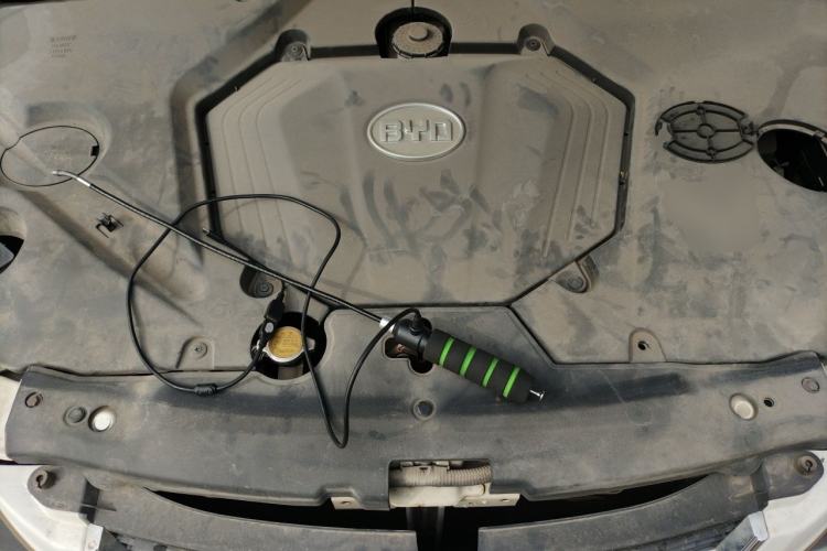 Used BYD S6 2014 2.0L Manual Luxury 5-Seater Engine Bay