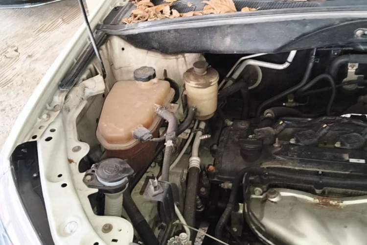 Used BYD S6 2014 2.4L Automatic Prestige 5-Seater Engine Bay Right