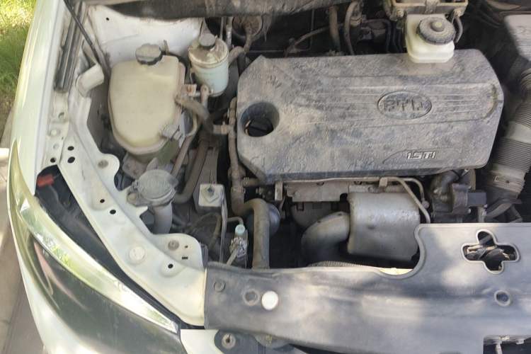 Used BYD S6 2014 1.5TI Manual Luxury 5-Seater Engine Bay Right
