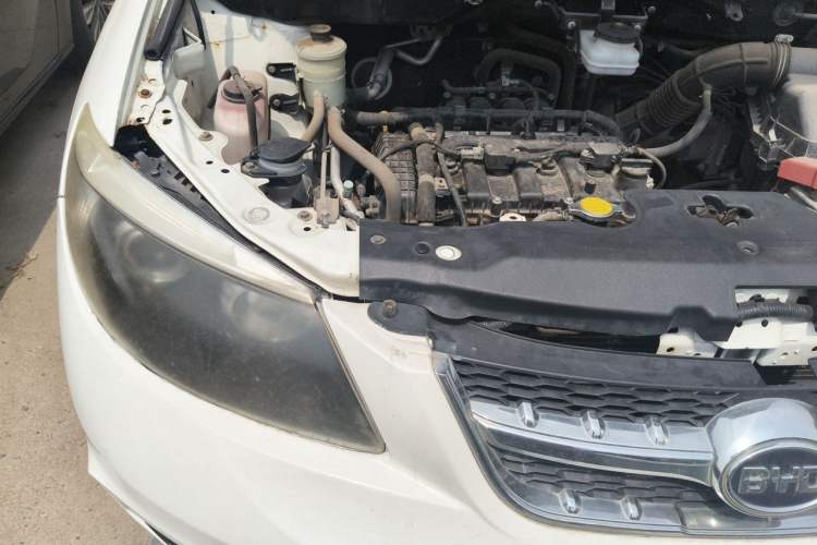 Used BYD S6 2014 2.0L Manual Luxury 5-Seater Engine Bay Right