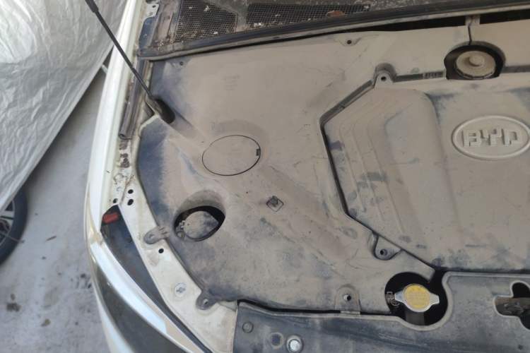 Used BYD S6 2014 2.0L Manual Luxury 5-Seater Engine Bay Right