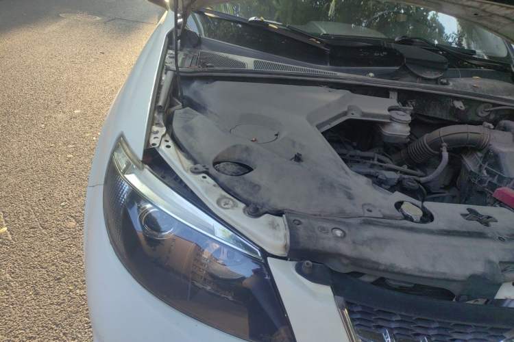 Used BYD S6 2014 2.0L Manual Luxury 5-Seater Engine Bay Right
