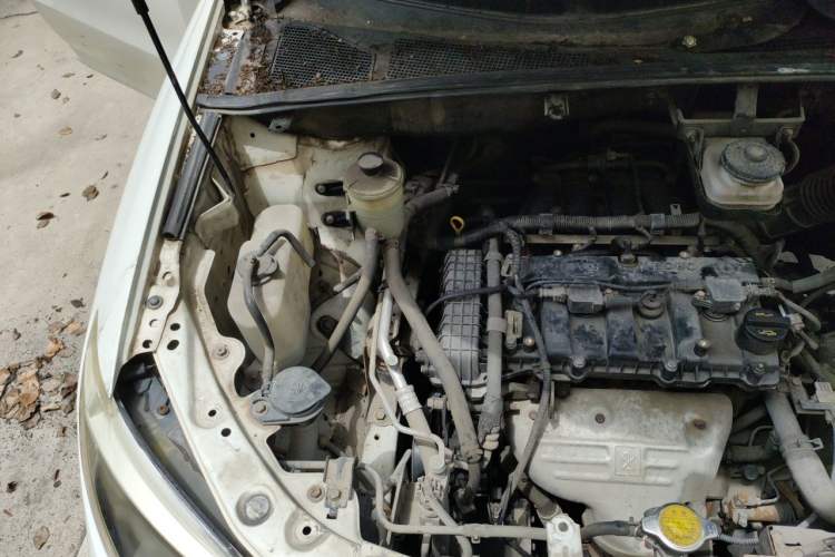 Used BYD S6 2014 2.0L Manual Luxury 5-Seater Engine Bay Right