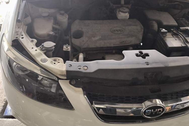 Used BYD S6 2014 1.5TI Manual Flagship Model 5 Seats Engine Bay Right