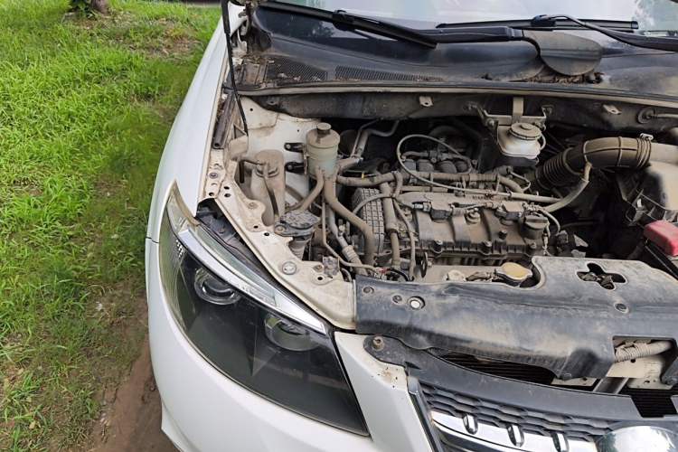 Used BYD S6 2014 2.0L Manual Luxury 5-Seater Engine Bay Right