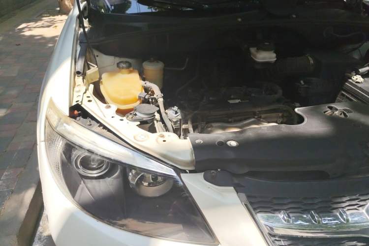 Used BYD S6 2014 2.4L Automatic Prestige 5-Seater Engine Bay Right