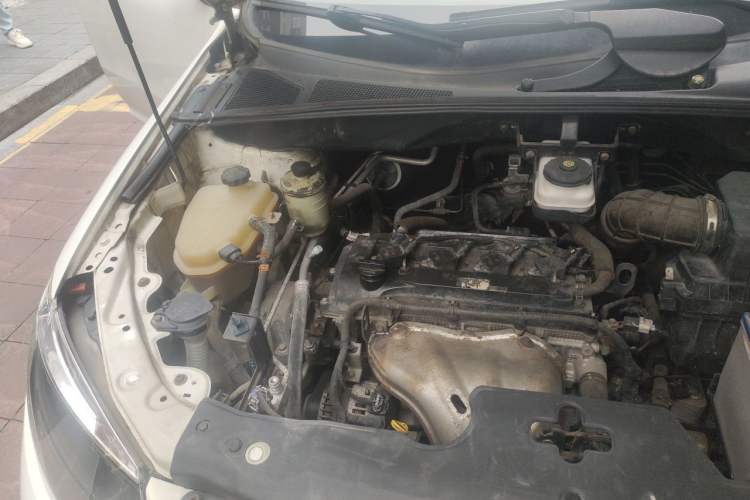 Used BYD S6 2014 2.4L Automatic Prestige 5-Seater Engine Bay Right