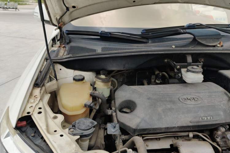 Used BYD S6 2014 1.5TI Manual Luxury 5-Seater Engine Bay Right