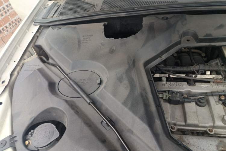 Used BYD S6 2014 2.0L Manual Luxury 5-Seater Engine Bay Right