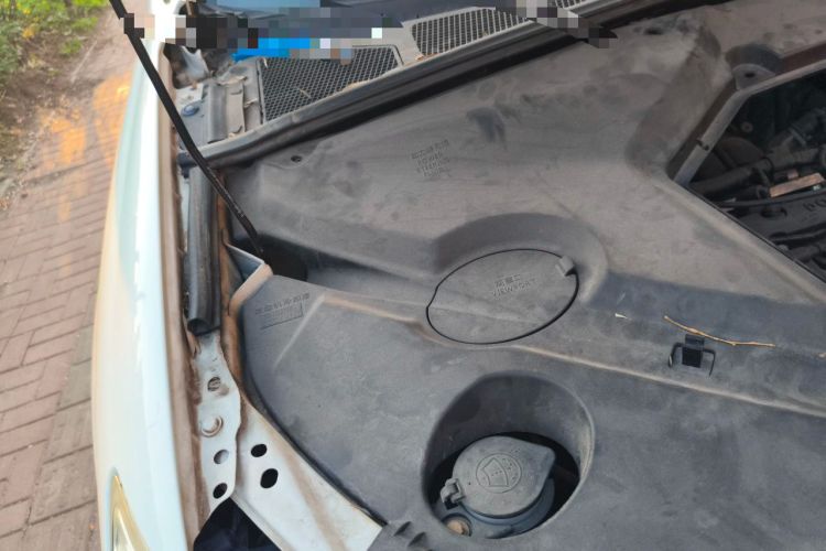 Used BYD S6 2014 2.0L Manual Luxury 5-Seater Engine Bay Right