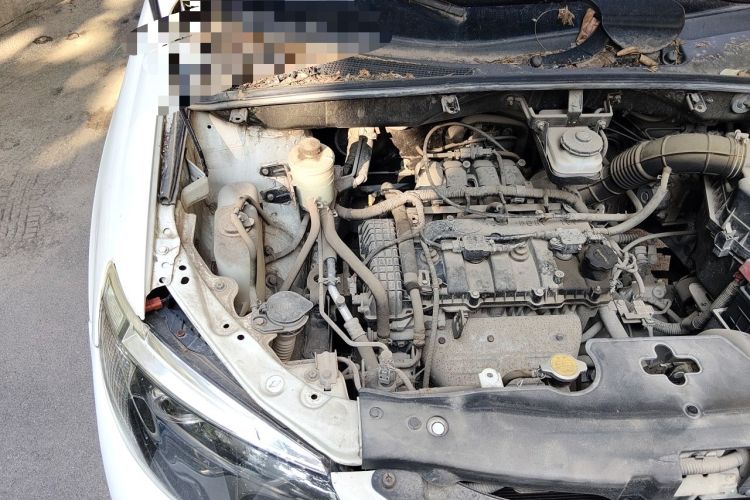 Used BYD S6 2014 2.0L Manual Luxury 5-Seater Engine Bay Right