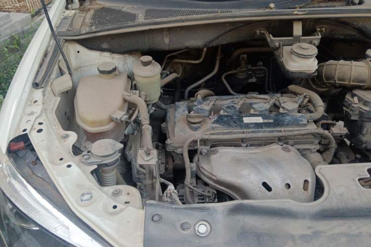 Used BYD S6 2014 2.4L Automatic Luxury Version 5 Seats Engine Bay Right