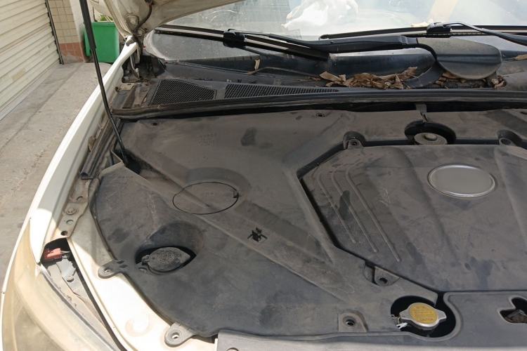 Used BYD S6 2014 2.0L Manual Luxury 5-Seater Engine Bay Right