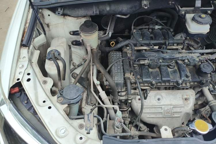 Used BYD S6 2014 2.0L Manual Luxury 5-Seater Engine Bay Right