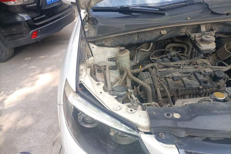 Used BYD S6 2014 2.0L Manual Luxury 5-Seater Engine Bay Right