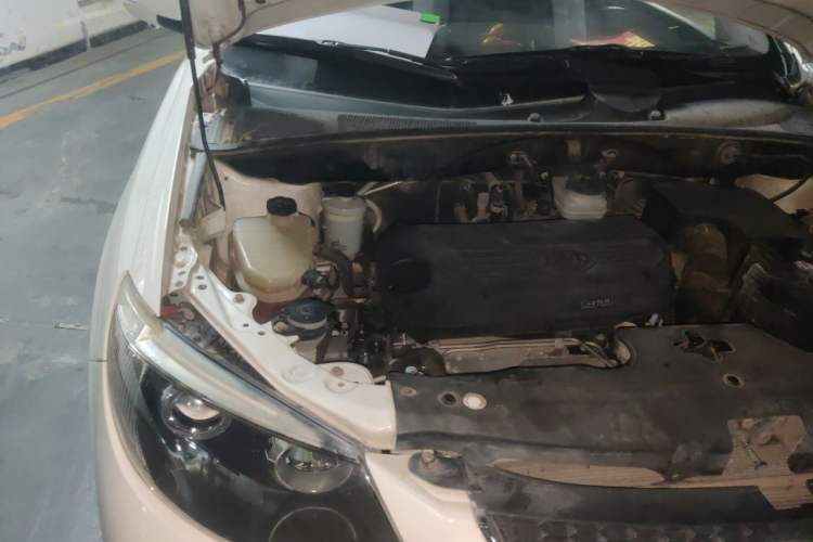 Used BYD S6 2014 1.5TI Manual Luxury 5-Seater Engine Bay Right