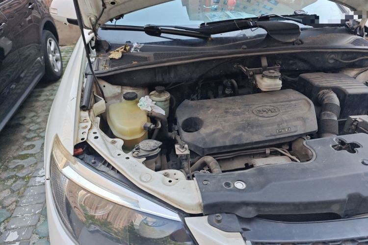 Used BYD S6 2014 1.5TI Manual Luxury 5-Seater Engine Bay Right