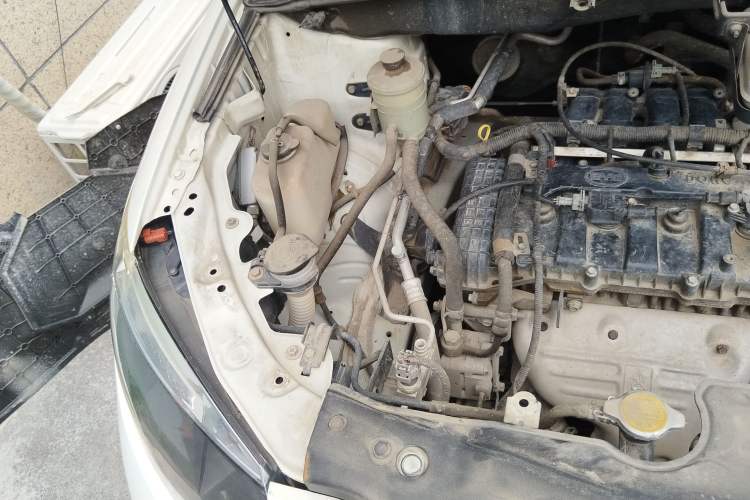 Used BYD S6 2014 2.0L Manual Luxury 5-Seater Engine Bay Right