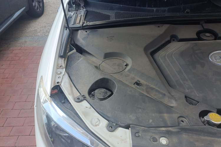 Used BYD S6 2014 2.0L Manual Luxury 5-Seater Engine Bay Right