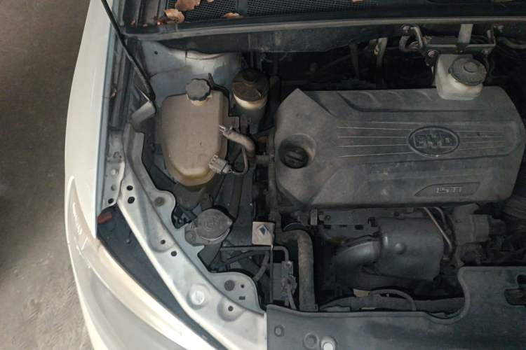 Used BYD S6 2014 1.5TI Manual Luxury 5-Seater Engine Bay Right