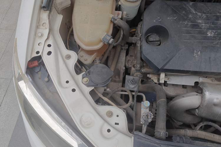 Used BYD S6 2014 1.5TI Manual Luxury 5-Seater Engine Bay Right