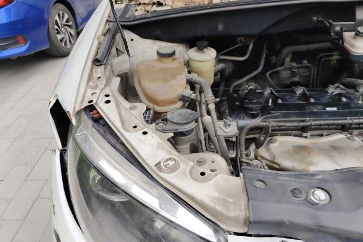 Used BYD S6 2014 2.4L Automatic Prestige 5-Seater Engine Bay Right