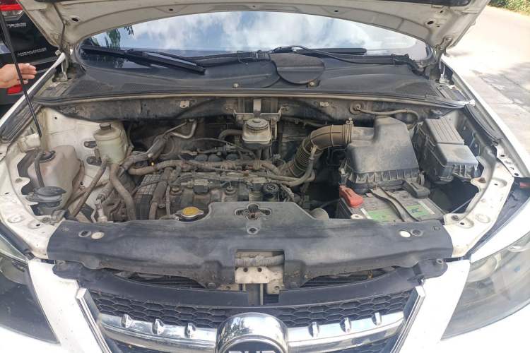 Used BYD S6 2014 2.0L Manual Luxury 5-Seater Engine Bay