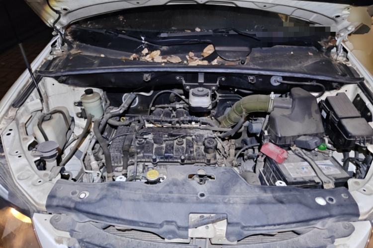 Used BYD S6 2014 2.0L Manual Luxury 5-Seater Engine Bay