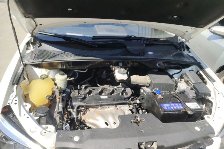 Used BYD S6 2014 2.4L Automatic Prestige 5-Seater Engine Bay