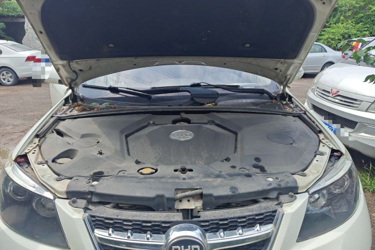 Used BYD S6 2014 2.0L Manual Luxury 5-Seater Engine Bay