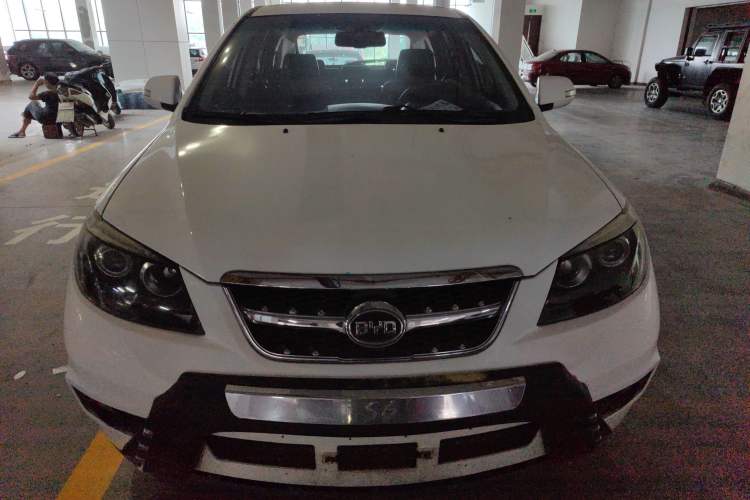Used BYD S6 2014 2.0L Manual Luxury 5-Seater Exterior 1