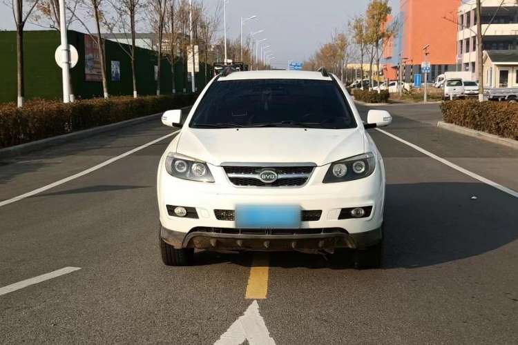 Used BYD S6 2014 2.0L Manual Luxury 5-Seater Exterior 1