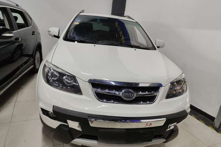 Used BYD S6 2014 2.4L Automatic Prestige 5-Seater Exterior 1