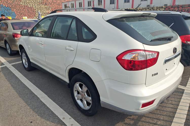 Used BYD S6 2014 2.0L Manual Luxury 5-Seater Exterior 2