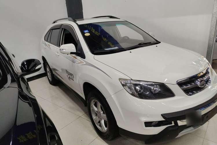 Used BYD S6 2014 2.4L Automatic Prestige 5-Seater Exterior 2