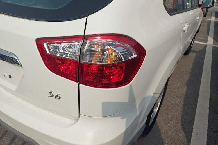 Used BYD S6 2014 2.0L Manual Luxury 5-Seater Exterior 3