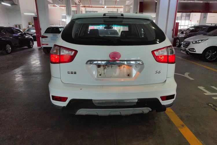 Used BYD S6 2014 2.0L Manual Luxury 5-Seater Exterior 4