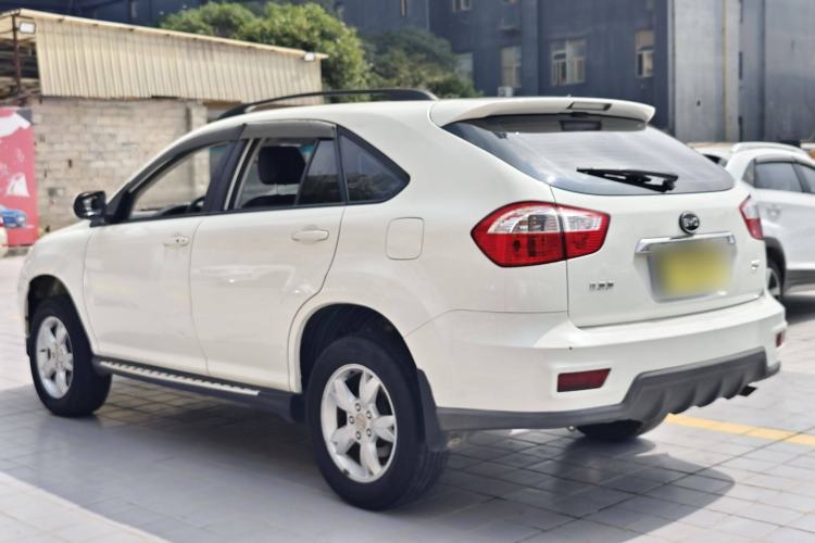 Used BYD S6 2014 2.0L Manual Luxury 5-Seater Exterior 4