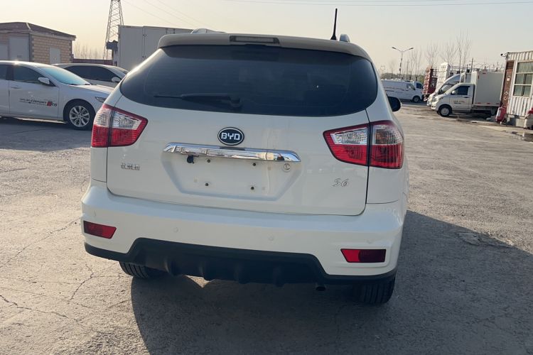 Used BYD S6 2014 2.0L Manual Luxury 5-Seater Exterior 4