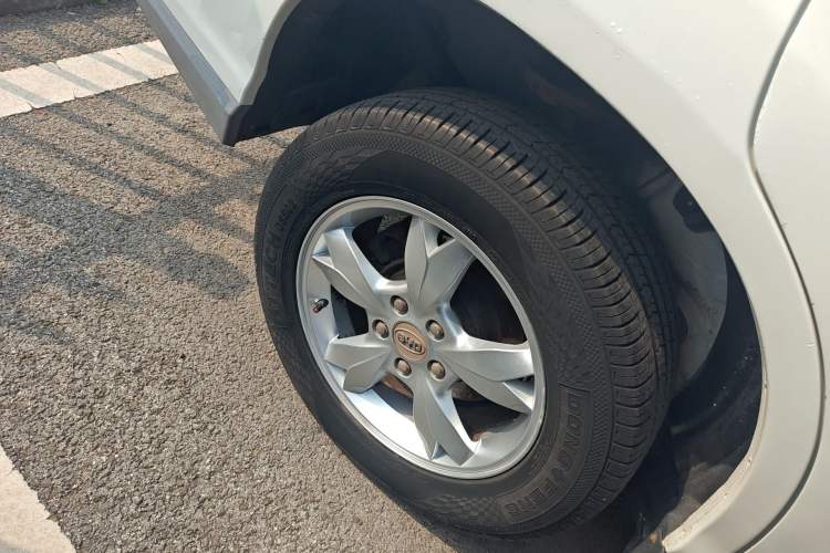 Used BYD S6 2014 2.0L Manual Luxury 5-Seater Exterior 5