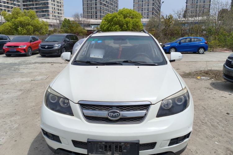 Used BYD S6 2014 1.5TI Manual Luxury 5-Seater Front