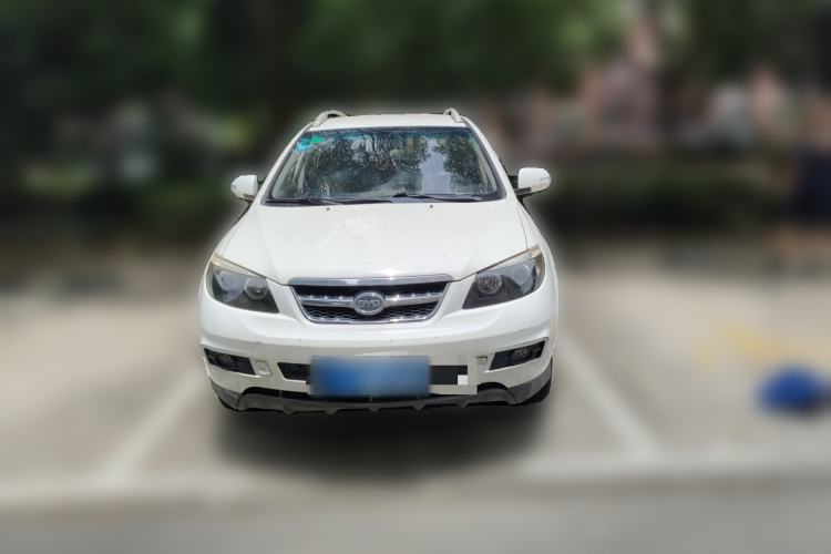 Used BYD S6 2014 2.0L Manual Luxury 5-Seater Front